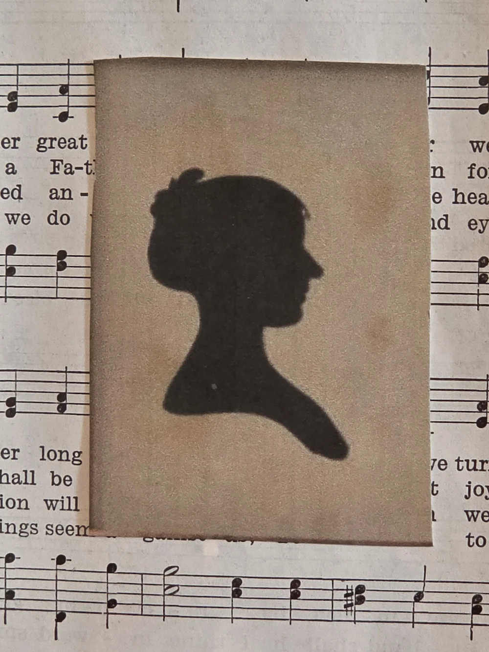 Vintage-Style Small Brass Picture Frame with Silhoutte